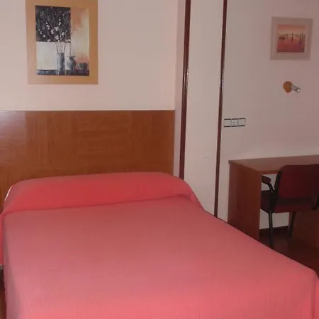 Favila Hotell 2*