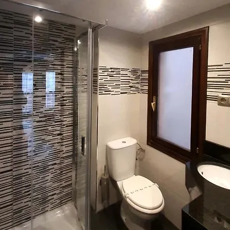 Favila Hotell 2*